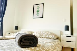 Stylish Apartment with Balcony and Parking - Near Metro