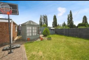 A lovely bungalow with 3 bedrooms and nice garden