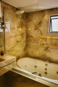 Flat Master com Hidromassagem privativa e piscina 500mts praia