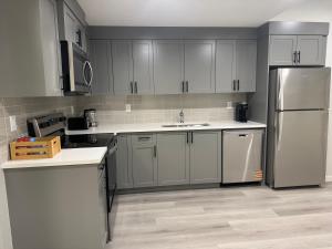 Golden Retreat 2BR Suite at Glacier Ridge NW Calgary