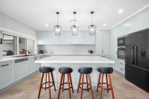 Hamptons by the Bay - Belle Escapes Jervis Bay