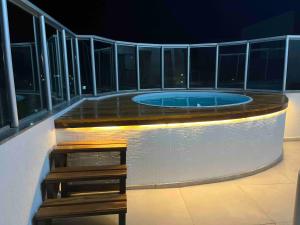 Braga 1403 Duplex Influencer completo pequena piscina privativa