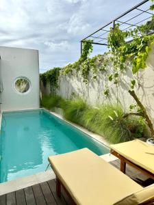 Bright Bali Colonial 3BR Near Padang Padang