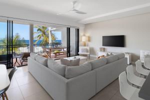 3 Hilltop Villas White Water Views from the Heart of Sunshine