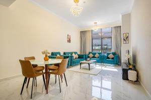 1BR Poolside Serenity in JVT
