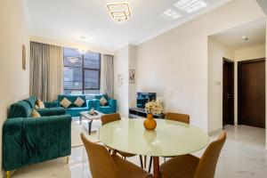 1BR Poolside Serenity in JVT