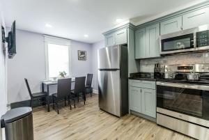 Modern 2BedRooms 1King 1Queen Size Bed Near Center City, BOK Bar, Passyunk Square More!