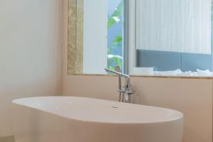 3 BDR Zenithy pool villa - 10 min to the beach