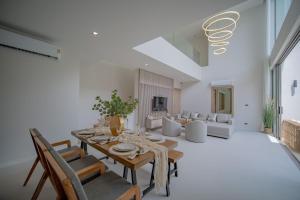 3 BDR Zenithy pool villa - 10 min to the beach