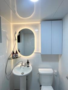 5 minutes from Sangsu Station, 5 minutes from Hongdae Street, Airport Bus, Sensory Accommodation