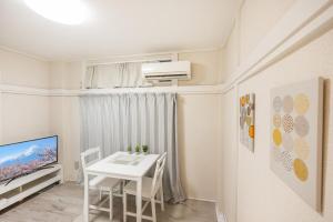 7 min to JR Otsuka,Direct Yamanote Line ,1 stop to Ikebukuro,Direct to Shinjuku ,Shibuya,Fully Renovated,18 sqm,2 Guests #101