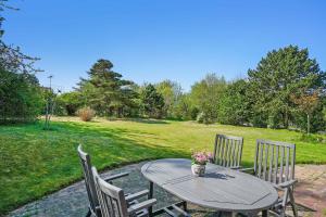 Lovely Holiday Home Close To Town And Beach