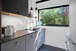 Lovely Holiday Home Close To Town And Beach