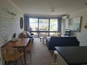Marlin Waters Holiday Unit 6 walk to beach and river Linen & Wifi Bermagui