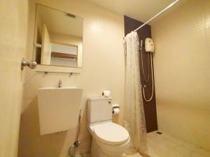 Cozy room near beaches & restaurants