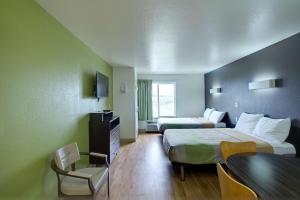 Queen Room with Two Queen Beds - Non-Smoking room in Studio 6-Sweetwater TX