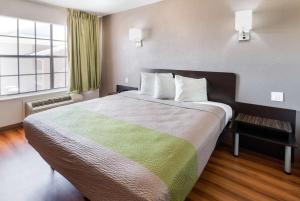 Studio 6-Arlington, TX