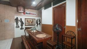 RedDoorz @ Plaza La Paz Iloilo City