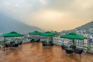 Perfectstayz Premium Pinaaki Rooftop cafe with Ganges view