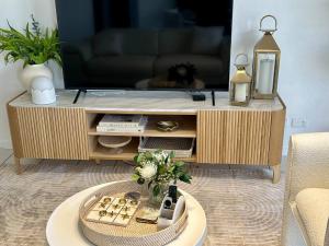 Sunset-on-the-Strand Pool Tennis TSV