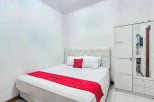 RedDoorz Syariah near Sukabumi Station