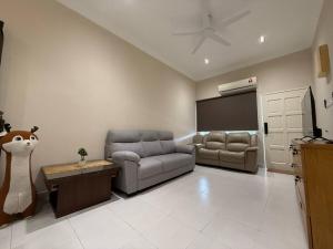 Seremban 2 Lyrica Warmth Corner House