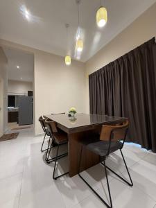 Seremban 2 Lyrica Warmth Corner House
