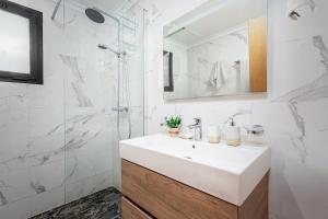 Stylish Pool View 3BR & 2BA, 5-min to Train Station, Elevator & Balcony