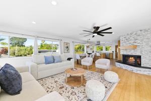 PB Ocean Views - Garage, Parking, King Bed