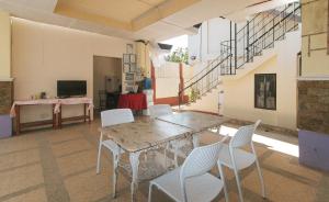 RedDoorz at Yssa Ademar near Robinsons Jaro