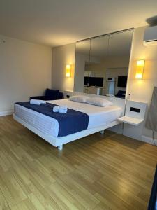 Orbi City Apartment with sea view