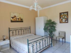 Deluxe Room (2 Adults + 1 Child)