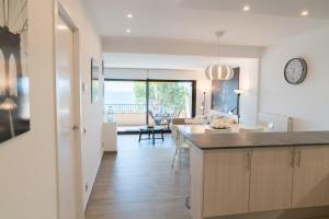 SeaHomes Vacations - Cala Banys Seafront Apt