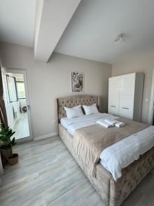 Exceptional Palas Mall Apartments DP Residential