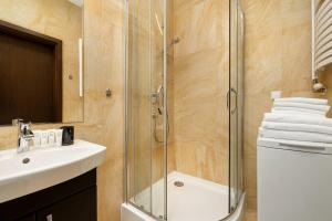 Apartament z Parkingiem & Balkonem Domowa Atmosfera w Górskiej Scenerii by Noclegi Renters