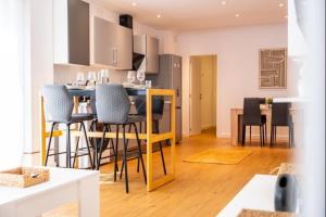 Spacious Deluxe Basement Ideal for 8 guests