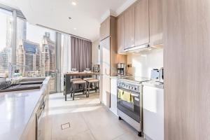 Stunning Marina View, Near the Tram and Marina Mall, Minutes Away from Ain Dubai and JBR Beach, Stella Maris, Dubai Marina by Deluxe Holiday Homes