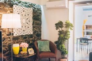 Funchal City Yellow Townhouse and Terrace