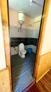 Yolo Hostel and Stays Sojha