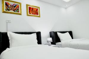 Rose In Apartment