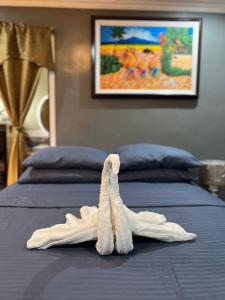 Lovely Bedroom in Lila, Bohol with WIFI, AC and Ref