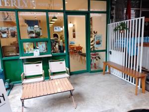 Terlyn hostel & cafe