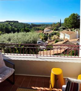 MAGNIFIQUE APPARTEMENT VUE MER, PISCINE, GOLF et TENNIS PRIVE