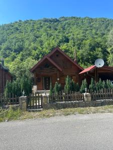 MM Lodge-Mountain House on the Road to Ski Center