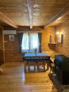 MM Lodge-Mountain House on the Road to Ski Center