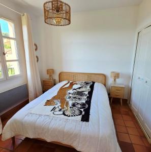 MAGNIFIQUE APPARTEMENT VUE MER, PISCINE, GOLF et TENNIS PRIVE