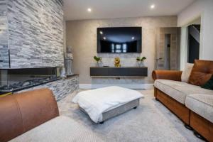 The Luxe Retreat with Hot Tub