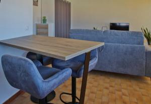 Zenith Suite, Air-conditioning, Parking and beach