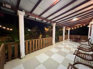 Sunrise Safari House & villa