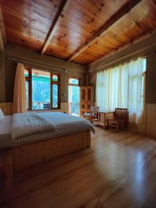 Yolo Hostel and Stays Sojha